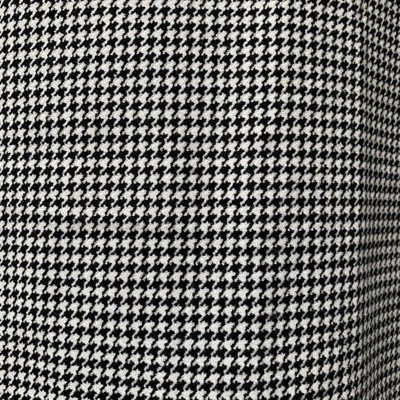 Marks & Spencer Midi Skirt Size UK 18 Houndstooth Asymmetrical Hem Thick Heavy - Picture 3 of 10